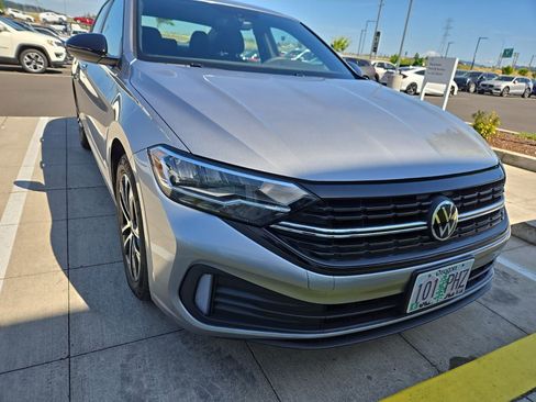 Used 2023 Volkswagen Jetta Sport FWD image 4