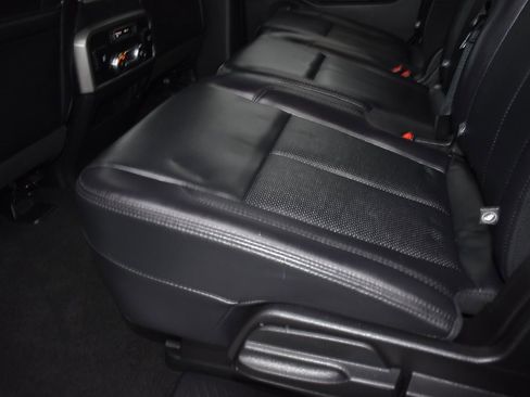 Used 2019 Ford Expedition XLT w/ Equipment Group 202A image 9