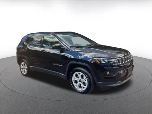 Used 2025 Jeep Compass Latitude AWD/4WD image 10