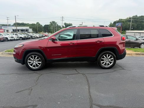 Used 2017 Jeep Cherokee Limited AWD/4WD image 4