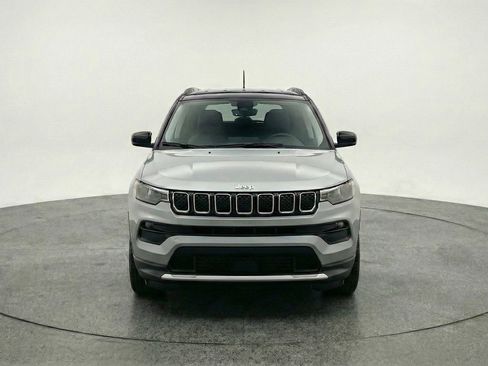 Used 2025 Jeep Compass Limited AWD/4WD image 2