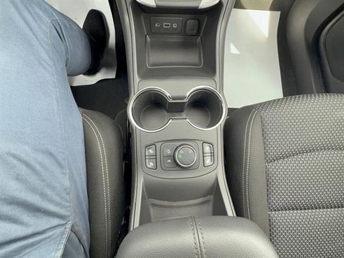 Used 2024 GMC Terrain SLE w/ Driver Convenience Package AWD/4WD image 17