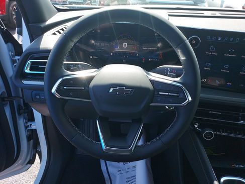 New 2027 Chevrolet Traverse LT w/ Midnight/Sport Edition FWD image 17