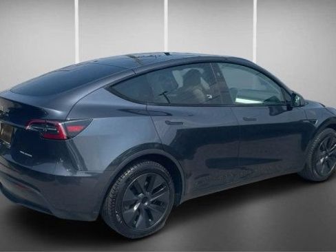 Used 2024 Tesla Model Y Long Range AWD/4WD image 10