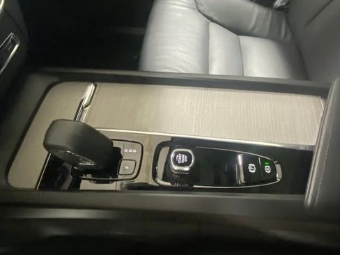 Used 2025 Volvo XC60 B5 Plus image 26