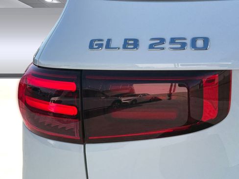 New 2026 Mercedes-Benz GLB 250 image 9