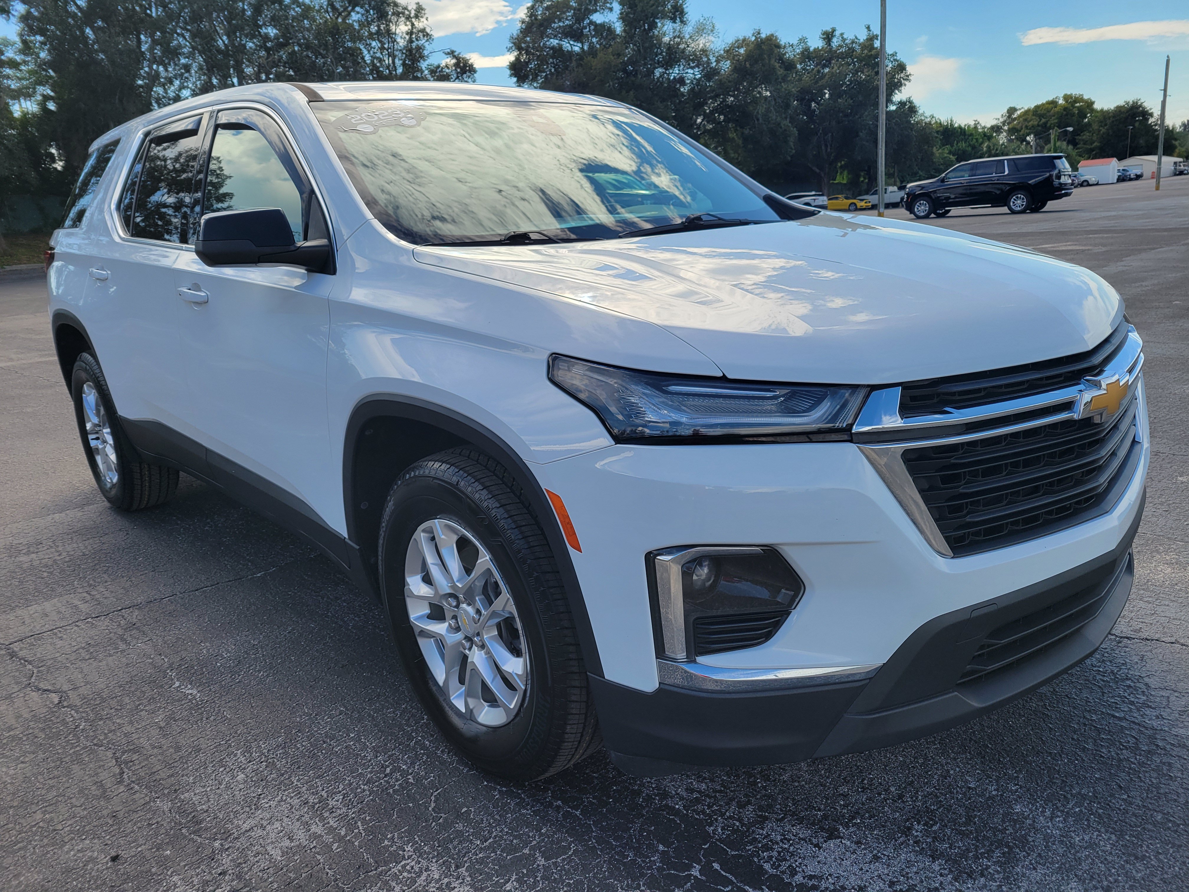 Certified 2023 Chevrolet Traverse LS FWD image 3