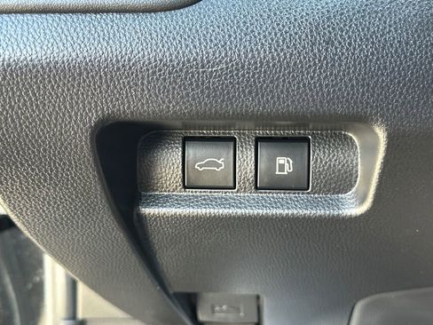 Used 2024 Toyota Crown AWD/4WD image 18