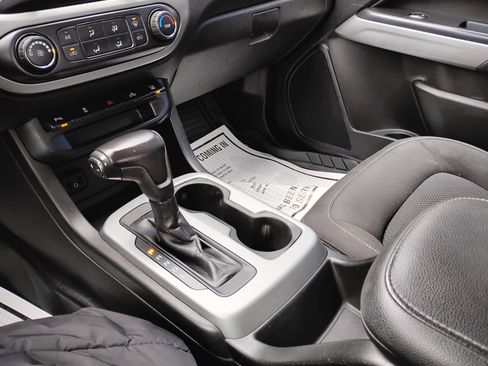 Used 2021 Chevrolet Colorado LT w/ Fleet Safety Package image 12