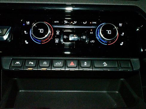 Used 2025 GMC Sierra 1500 AT4 w/ AT4 Premium Package image 34