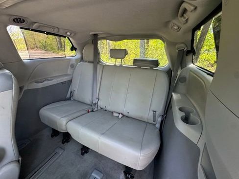 Used 2014 Toyota Sienna Limited w/ Limited Premium Package AWD/4WD image 18