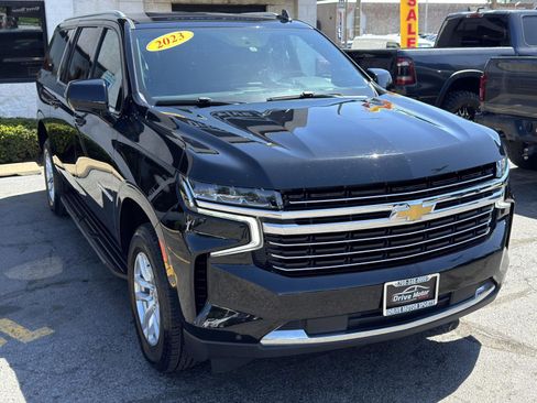 Used 2023 Chevrolet Suburban LT RWD image 15
