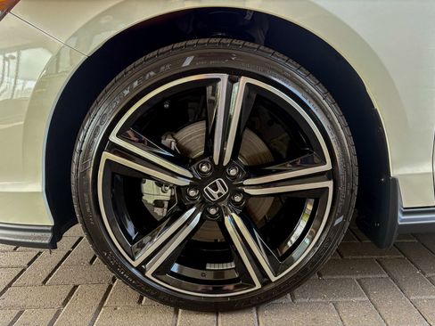Used 2025 Honda Accord Sport image 33