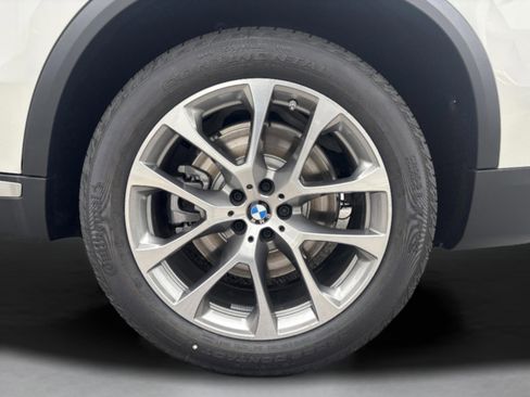New 2026 BMW X5 xDrive50e w/ Premium Package AWD/4WD image 37