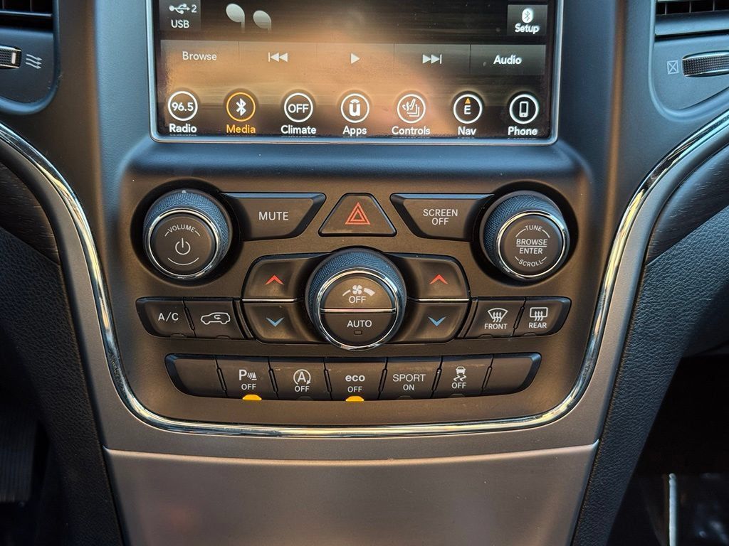 Used 2018 Jeep Grand Cherokee Altitude AWD/4WD image 14