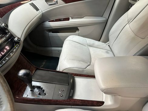 Used 2011 Toyota Avalon FWD image 18