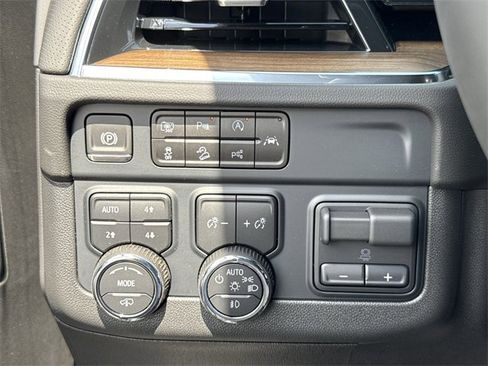 New 2025 Chevrolet Suburban High Country image 21