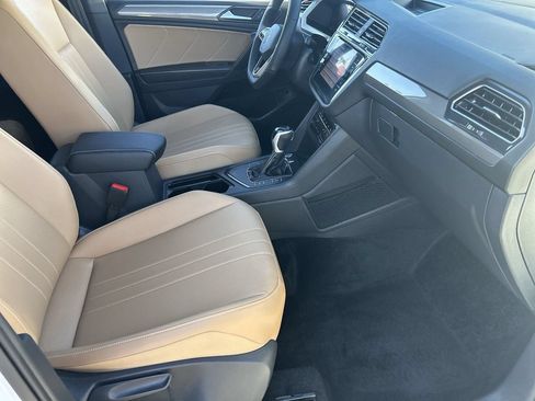 Used 2024 Volkswagen Tiguan SE R-Line FWD image 9