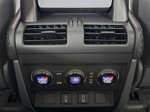 New 2026 Land Rover Defender 110 OCTA AWD/4WD image 28