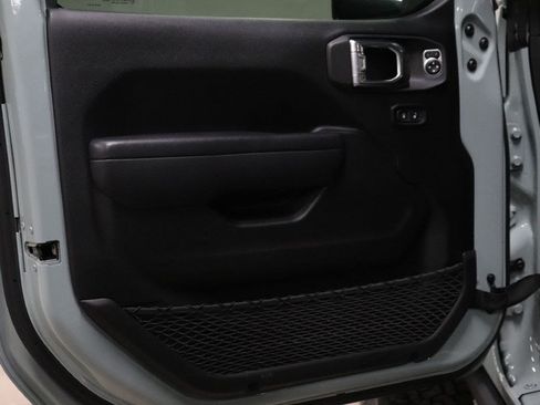Used 2024 Jeep Wrangler Unlimited AWD/4WD image 9