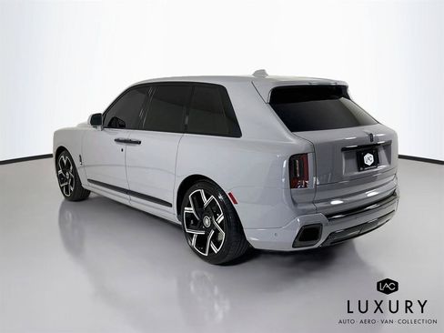 Used 2025 Rolls-Royce Cullinan Black Badge AWD/4WD image 8