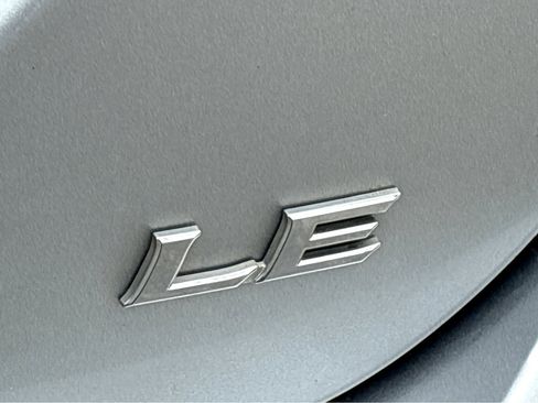 Used 2020 Toyota Camry LE FWD image 19