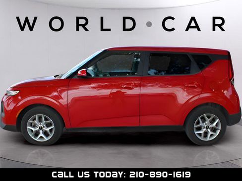 Used 2022 Kia Soul LX w/ Technology Package FWD image 4