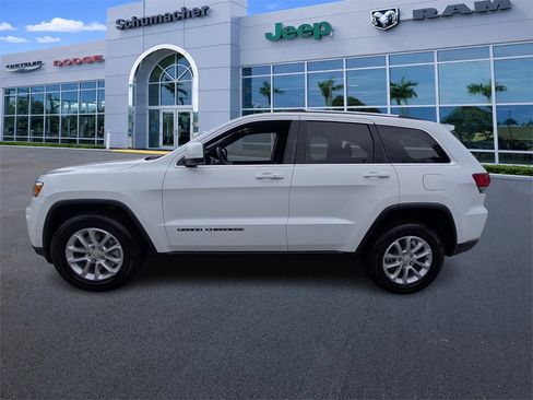 Used 2021 Jeep Grand Cherokee Laredo image 4