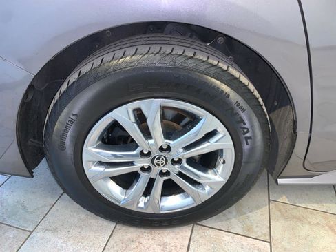 Used 2021 Toyota Sienna XLE image 10