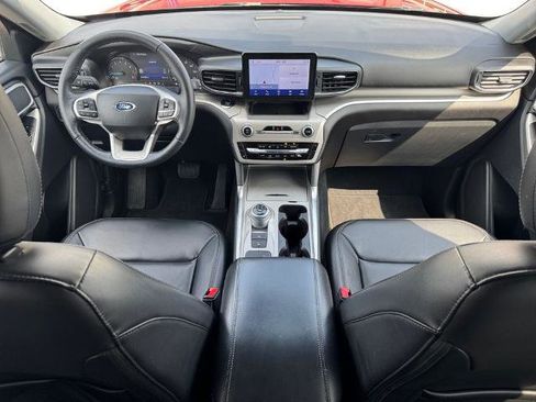 Certified 2022 Ford Explorer XLT w/ Equipment Group 202A RWD image 10