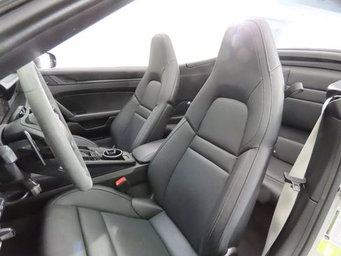 Used 2024 Porsche 911 Carrera GTS RWD image 5