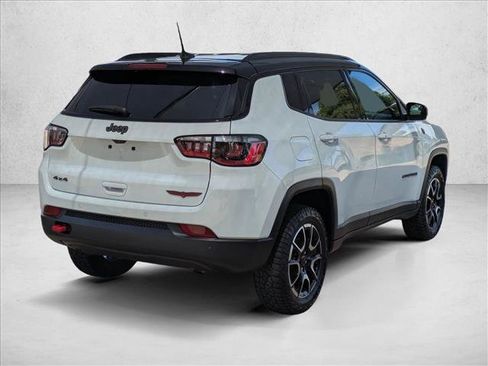 Used 2025 Jeep Compass Trailhawk AWD/4WD image 5