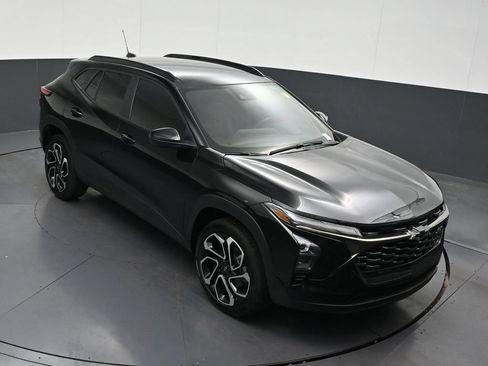 Used 2025 Chevrolet Trax RS FWD image 21