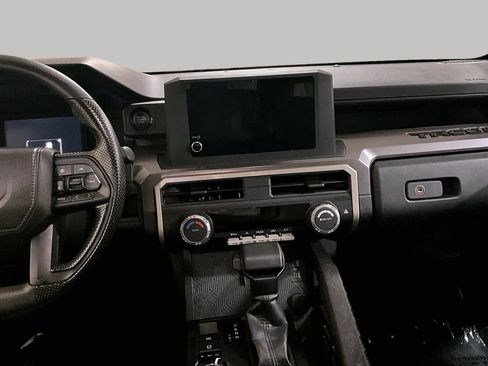 Used 2025 Toyota Tacoma SR5 AWD/4WD image 7