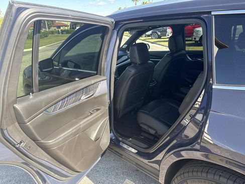 Used 2025 Cadillac XT6 Premium Luxury image 14