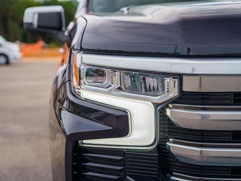 Used 2024 Chevrolet Silverado 1500 High Country w/ Technology Package AWD/4WD image 12