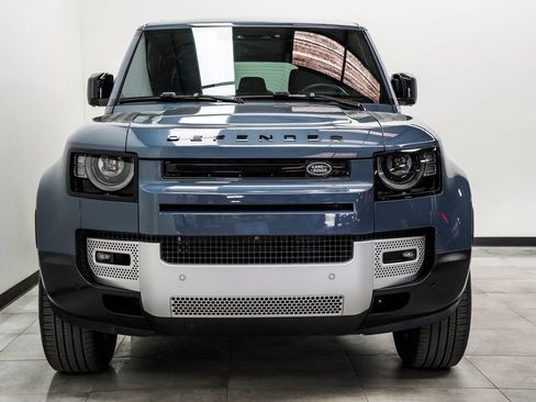 Used 2025 Land Rover Defender 110 S image 6