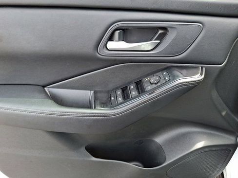 Used 2025 Nissan Rogue SV FWD image 16