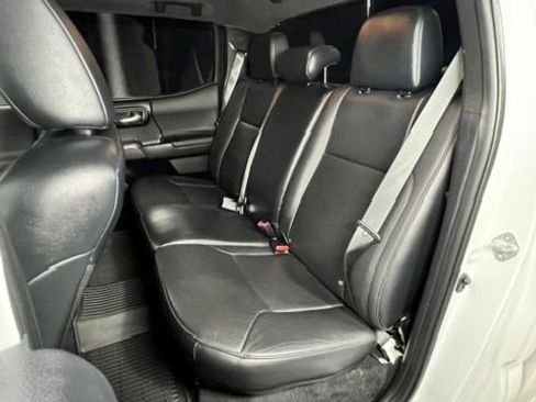 Used 2021 Toyota Tacoma TRD Sport w/ TRD Premium Sport Package AWD/4WD image 9