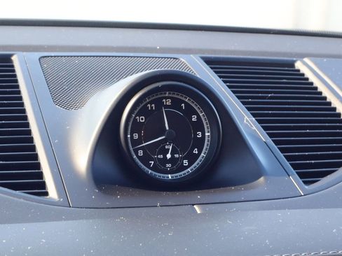 Certified 2025 Porsche Macan image 28