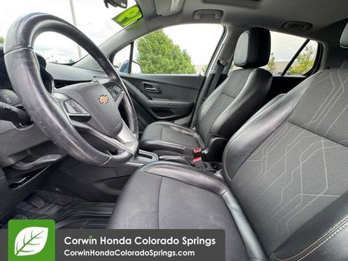 Used 2019 Chevrolet Trax LT w/ Sun & Sound Package AWD/4WD image 25