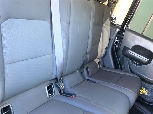 Certified 2022 Jeep Gladiator Willys image 39