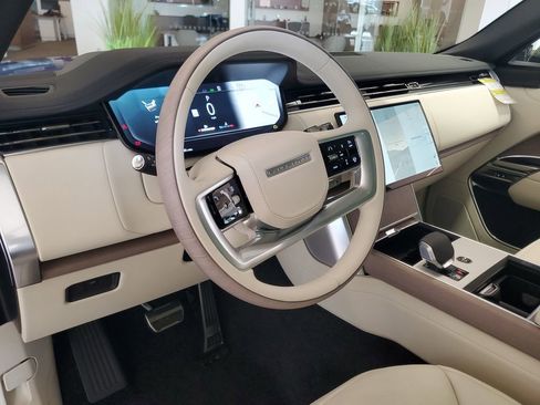 New 2026 Land Rover Range Rover Long Wheelbase SE AWD/4WD image 12
