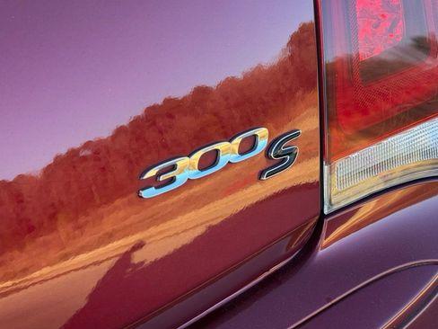 Used 2019 Chrysler 300 S image 9