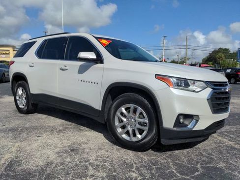 Used 2019 Chevrolet Traverse LT FWD image 2