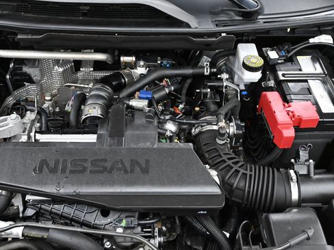 Used 2024 Nissan Rogue S FWD image 8