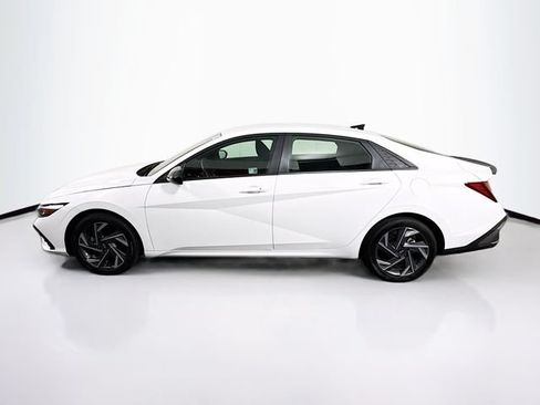 Used 2025 Hyundai Elantra Sport FWD image 5