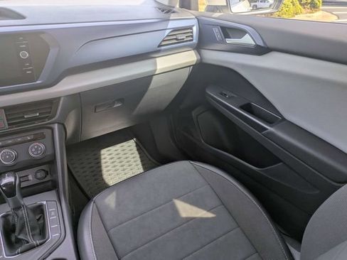 Used 2022 Volkswagen Taos SE FWD image 16
