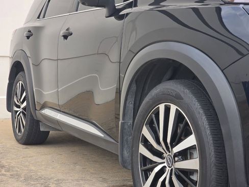 Used 2024 Nissan Pathfinder Platinum image 39