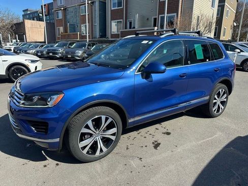 Used 2017 Volkswagen Touareg V6 image 3